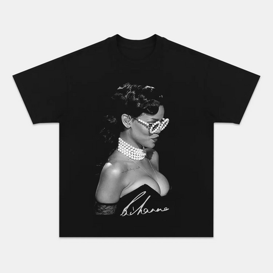 Unisex-Adult Ultra Cotton Washed T-Shirt Graphic  RIHANNA TEE