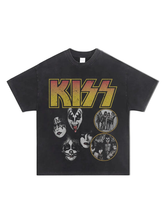 Kiss Face Graphic Tee - GraphThread